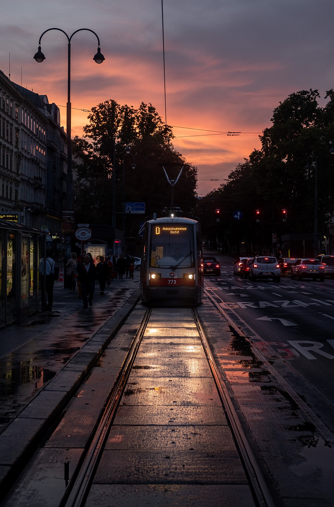 Tram in Kärntner Ring, at twilight (Vienna, Austria)
